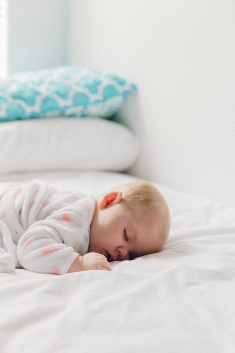 Quel débit de biberon pour un bébé de 1 mois : le guide pour ne plus douter
