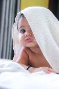 Biberon Élhee ou MAM : quel est le meilleur choix pour votre bébé