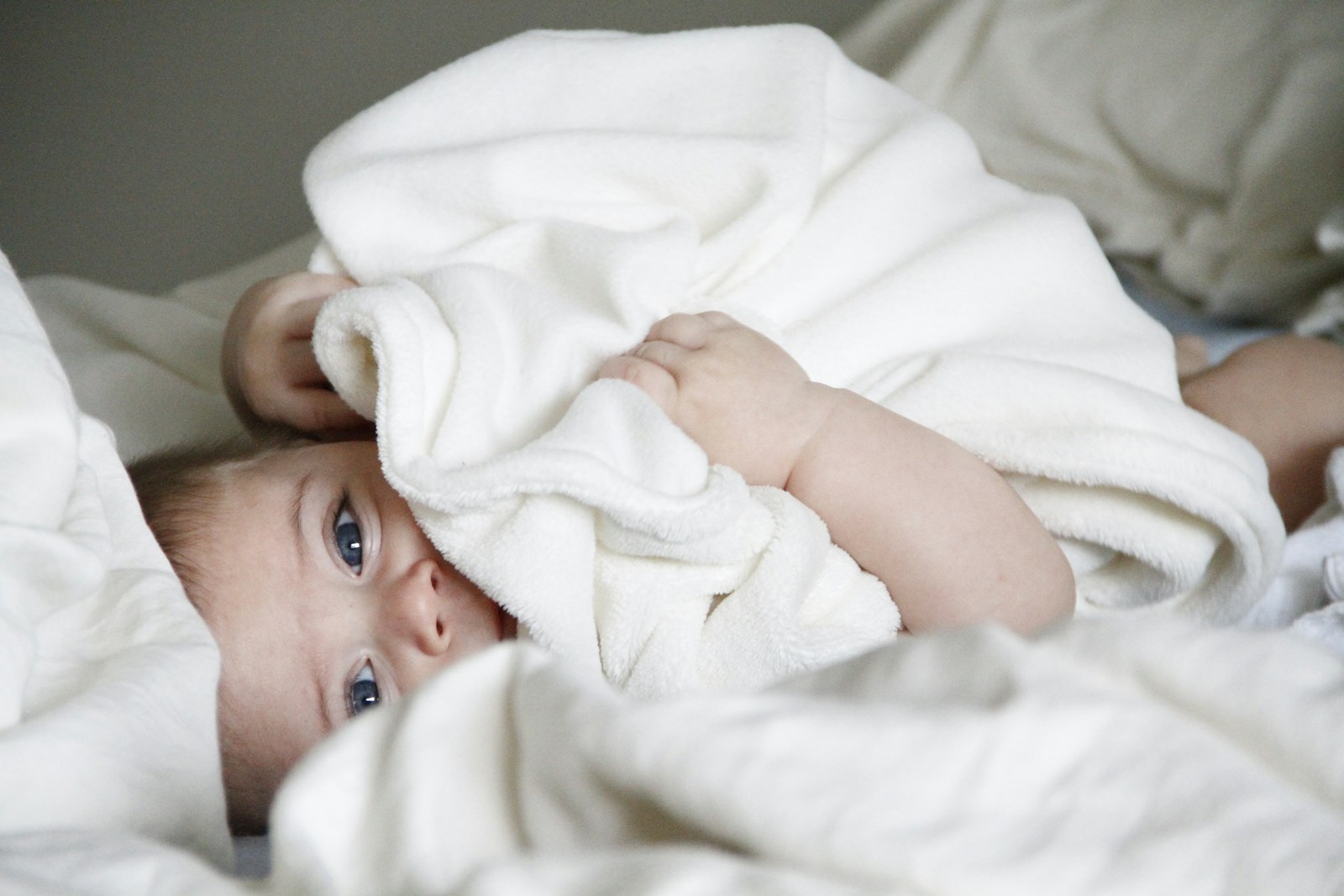 Pourquoi mon bébé fait des bruits de chèvre : tout comprendre pour mieux dormir